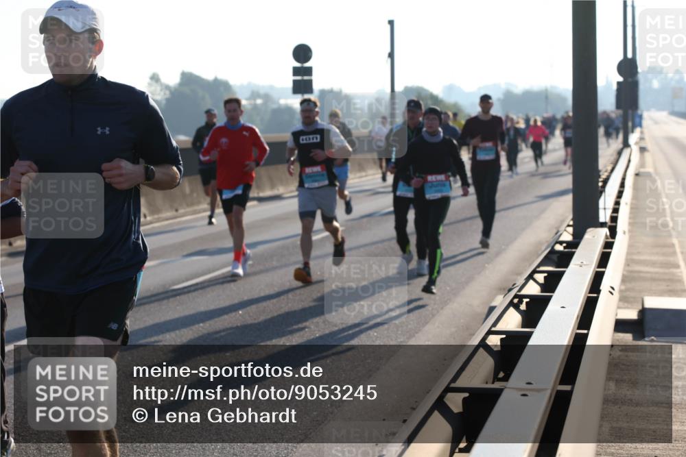 03.10.2025 - Köhlbrandbrückenlauf Lena Gebhardt http://msf.ph/oto/9053245 03.10.2025 09:15:44 Position 1  meine-sportfotos.de