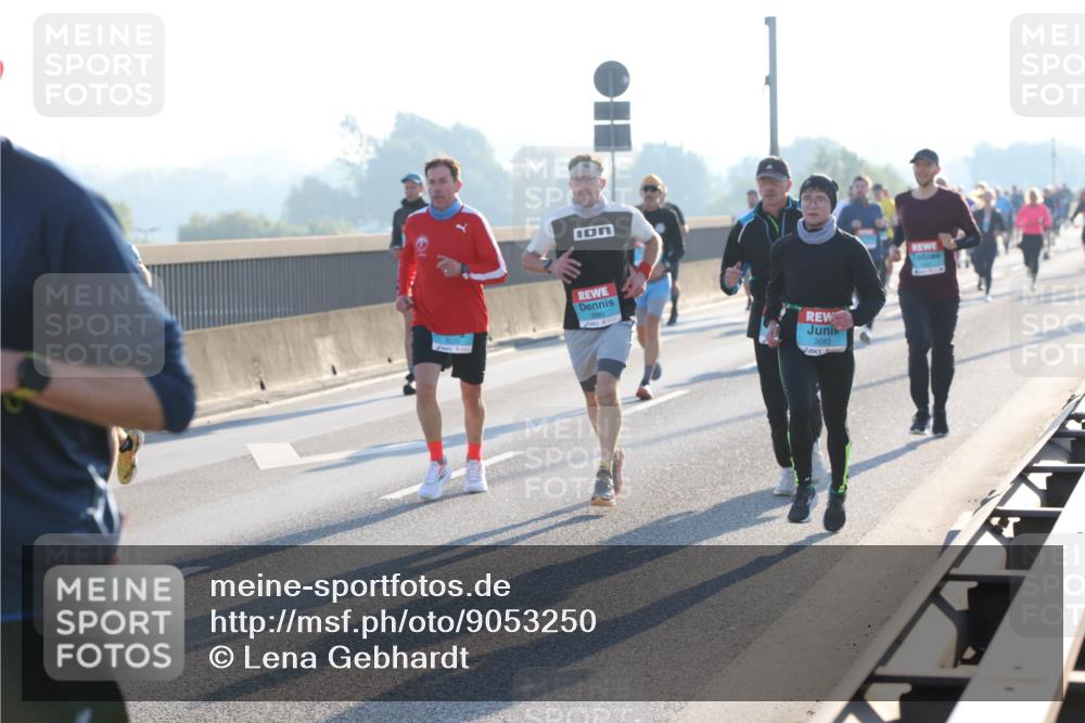 03.10.2025 - Köhlbrandbrückenlauf Lena Gebhardt http://msf.ph/oto/9053250 03.10.2025 09:15:45 Position 1 3083 meine-sportfotos.de