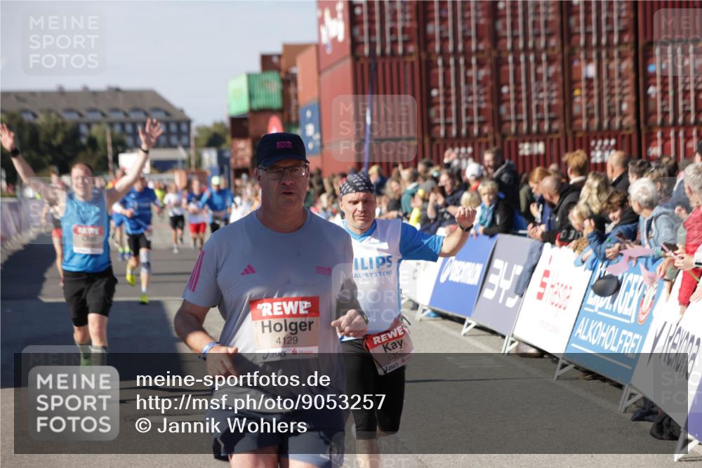 03.10.2025 - Köhlbrandbrückenlauf Jannik Wohlers http://msf.ph/oto/9053257 03.10.2025 13:09:25 Ziel 4129, 4134, 4212, 4334, 4681, 5061, 5352, 6037, 6062, 6349, 6481, 6661, 6667, 6743 meine-sportfotos.de