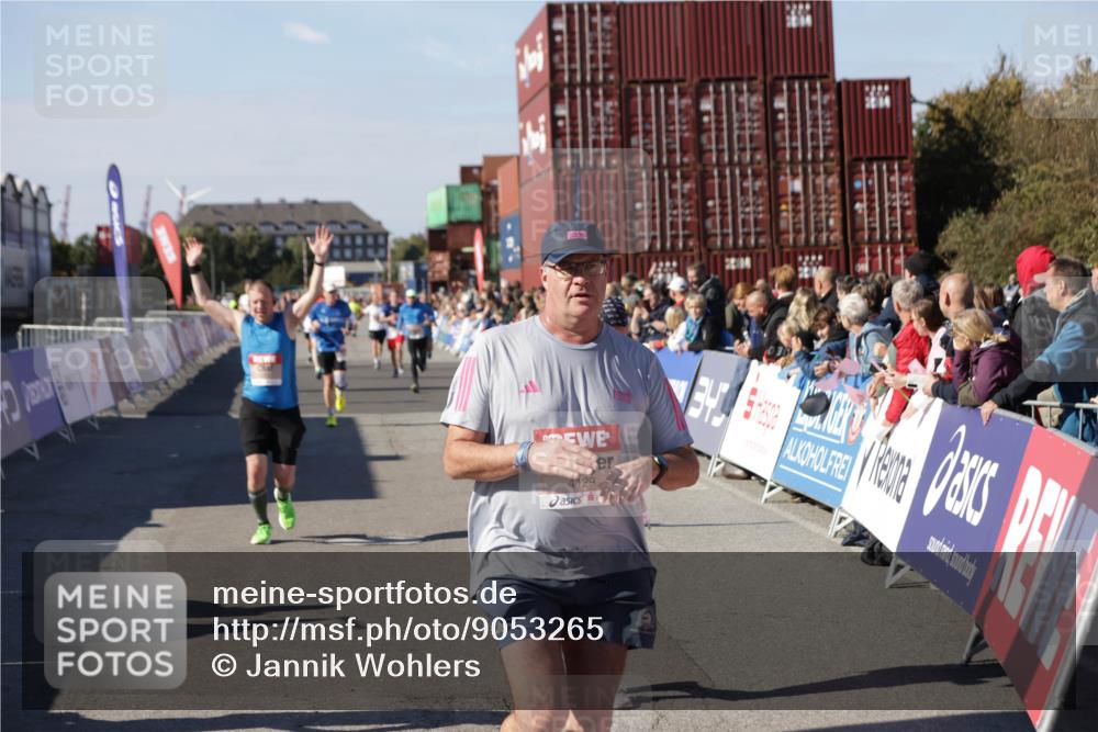 03.10.2025 - Köhlbrandbrückenlauf Jannik Wohlers http://msf.ph/oto/9053265 03.10.2025 13:09:25 Ziel 4129, 4134, 4212, 4334, 4681, 5061, 5352, 6037, 6062, 6349, 6481, 6661, 6667, 6743 meine-sportfotos.de