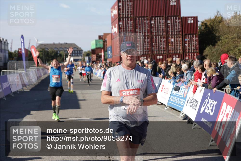 03.10.2025 - Köhlbrandbrückenlauf Jannik Wohlers http://msf.ph/oto/9053274 03.10.2025 13:09:25 Ziel 4129, 4134, 4212, 4334, 4681, 5061, 5352, 6037, 6062, 6349, 6481, 6661, 6667, 6743 meine-sportfotos.de