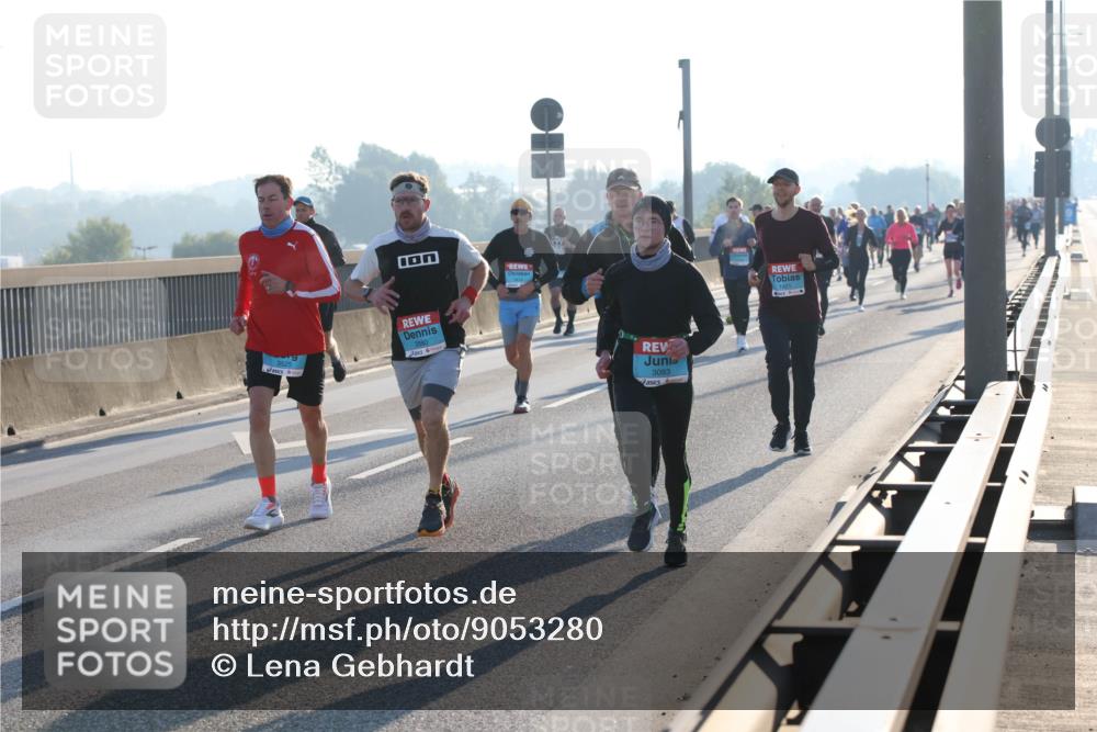 03.10.2025 - Köhlbrandbrückenlauf Lena Gebhardt http://msf.ph/oto/9053280 03.10.2025 09:15:45 Position 1 3083, 1421 meine-sportfotos.de