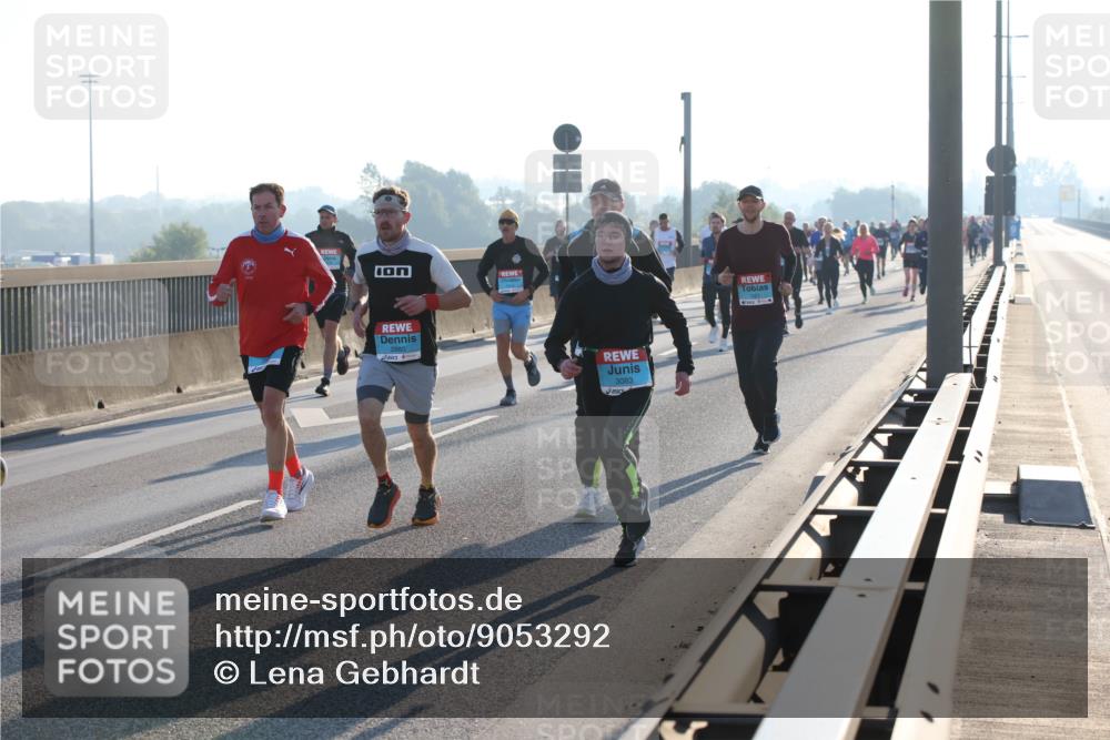03.10.2025 - Köhlbrandbrückenlauf Lena Gebhardt http://msf.ph/oto/9053292 03.10.2025 09:15:46 Position 1 3083 meine-sportfotos.de