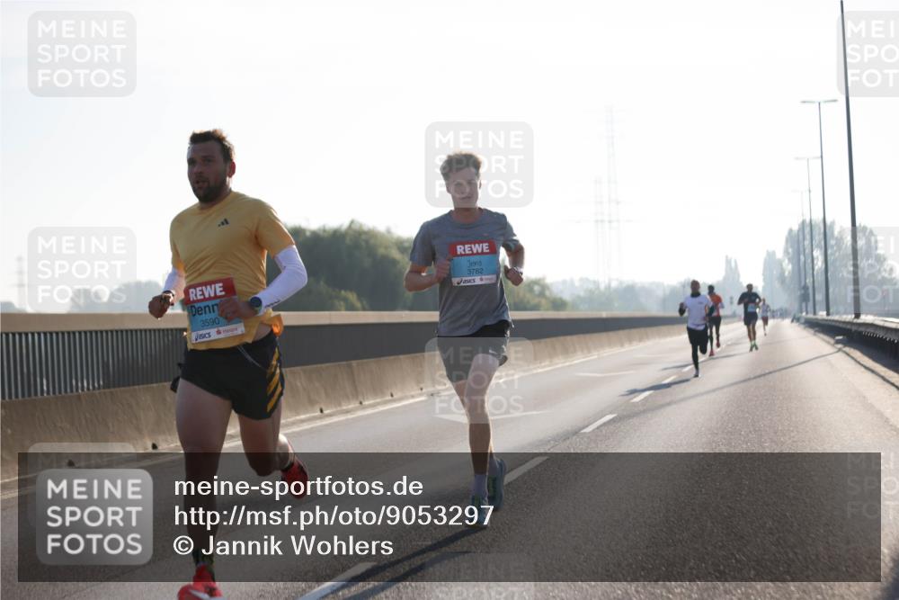 03.10.2025 - Köhlbrandbrückenlauf Jannik Wohlers http://msf.ph/oto/9053297 03.10.2025 09:10:42 Position 3 3590, 3782 meine-sportfotos.de