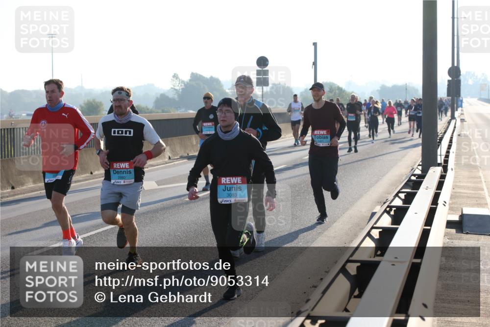 03.10.2025 - Köhlbrandbrückenlauf Lena Gebhardt http://msf.ph/oto/9053314 03.10.2025 09:15:46 Position 1 2880, 3083, 1421 meine-sportfotos.de