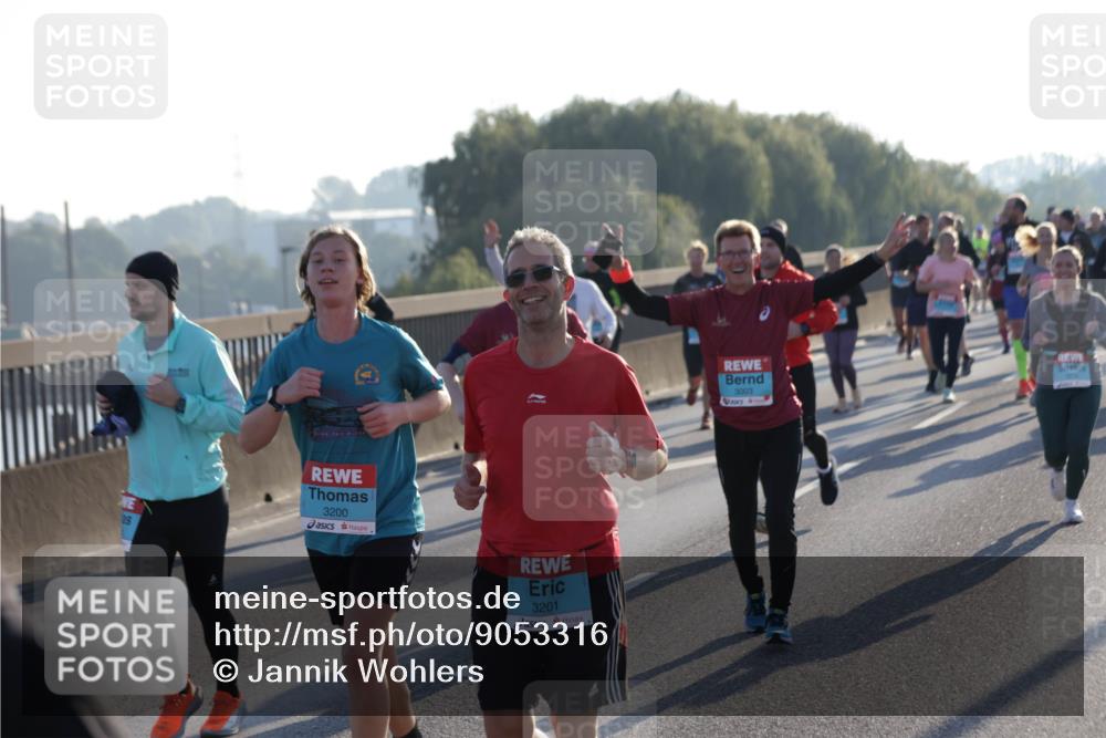 03.10.2025 - Köhlbrandbrückenlauf Jannik Wohlers http://msf.ph/oto/9053316 03.10.2025 09:19:52 Position 3 3200, 3201, 3003 meine-sportfotos.de