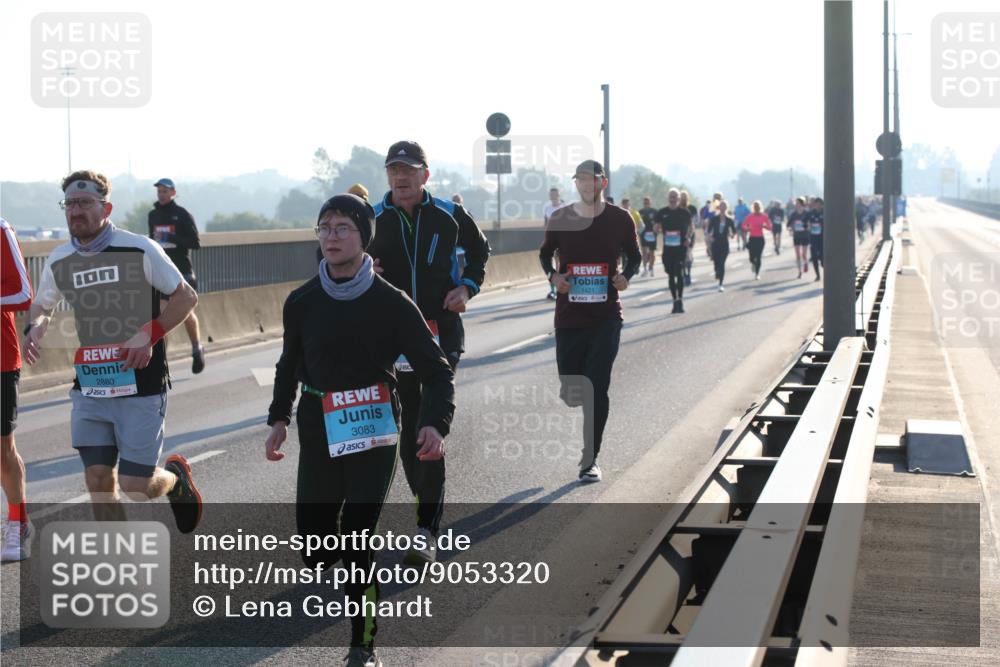 03.10.2025 - Köhlbrandbrückenlauf Lena Gebhardt http://msf.ph/oto/9053320 03.10.2025 09:15:47 Position 1 2880, 3083, 1421 meine-sportfotos.de
