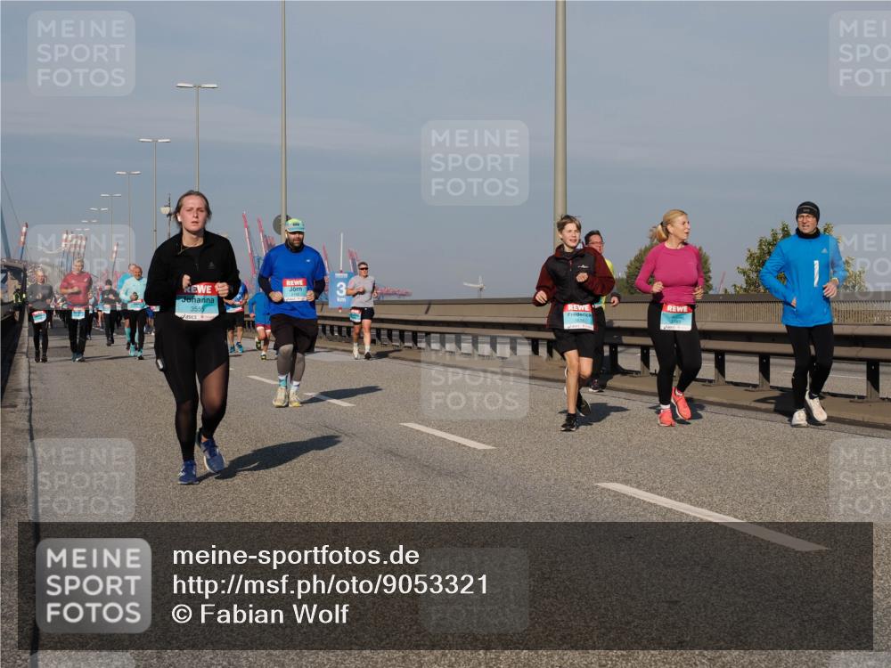 03.10.2025 - Köhlbrandbrückenlauf Fabian Wolf http://msf.ph/oto/9053321 03.10.2025 10:02:30 Position 3 3, 2142, 3555 meine-sportfotos.de