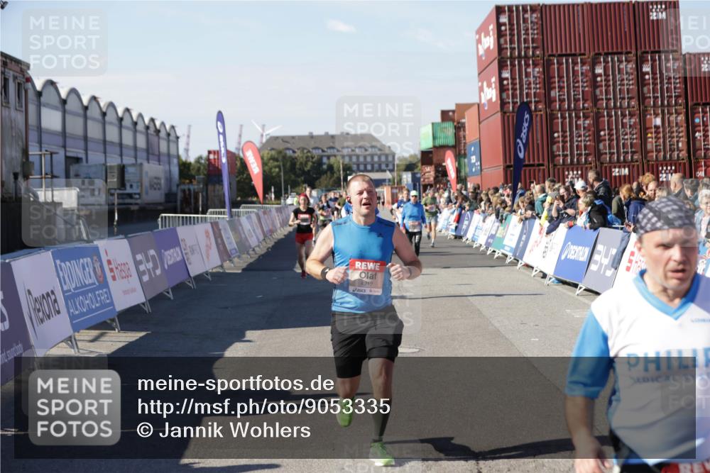 03.10.2025 - Köhlbrandbrückenlauf Jannik Wohlers http://msf.ph/oto/9053335 03.10.2025 13:09:27 Ziel 4129, 4134, 4212, 4298, 4681, 5061, 5352, 6062, 6349, 6481, 6661, 6667, 6743 meine-sportfotos.de