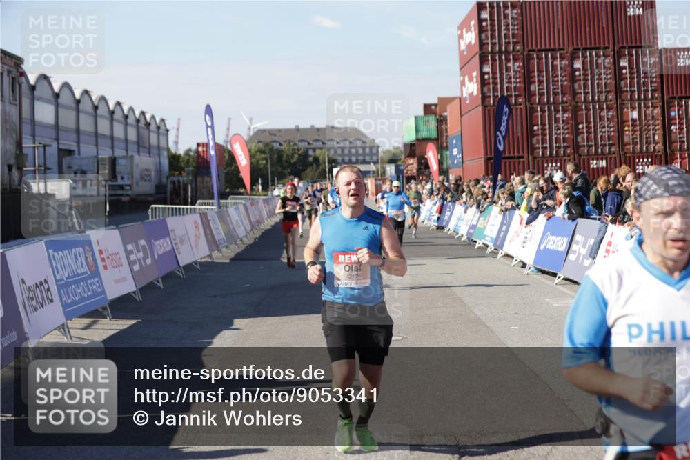 03.10.2025 - Köhlbrandbrückenlauf Jannik Wohlers http://msf.ph/oto/9053341 03.10.2025 13:09:27 Ziel 4129, 4134, 4212, 4298, 4681, 5061, 5352, 6062, 6349, 6481, 6661, 6667, 6743 meine-sportfotos.de
