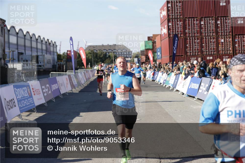 03.10.2025 - Köhlbrandbrückenlauf Jannik Wohlers http://msf.ph/oto/9053346 03.10.2025 13:09:27 Ziel 4129, 4134, 4212, 4298, 4681, 5061, 5352, 6062, 6349, 6481, 6661, 6667, 6743 meine-sportfotos.de