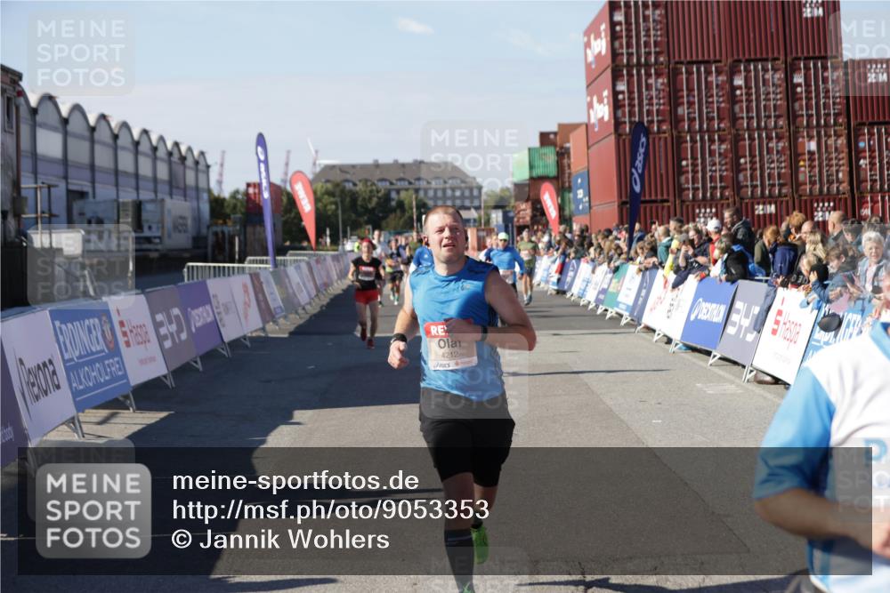 03.10.2025 - Köhlbrandbrückenlauf Jannik Wohlers http://msf.ph/oto/9053353 03.10.2025 13:09:27 Ziel 4129, 4134, 4212, 4298, 4681, 5061, 5352, 6062, 6349, 6481, 6661, 6667, 6743 meine-sportfotos.de