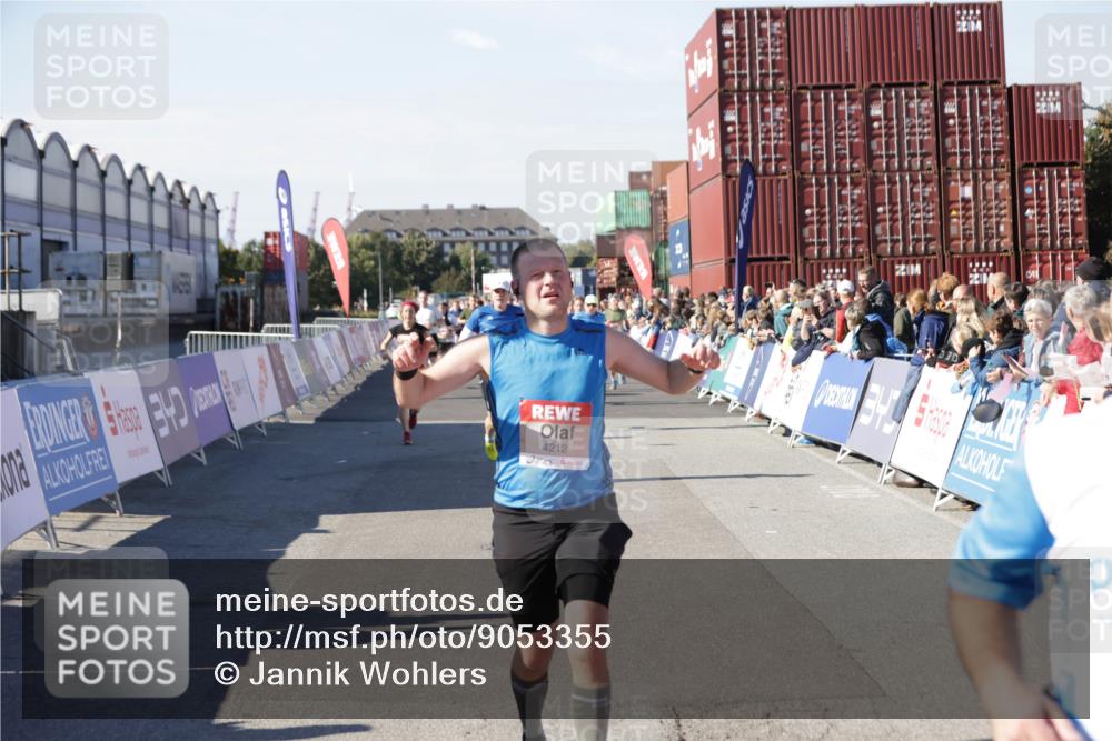 03.10.2025 - Köhlbrandbrückenlauf Jannik Wohlers http://msf.ph/oto/9053355 03.10.2025 13:09:27 Ziel 4129, 4134, 4212, 4298, 4681, 5061, 5352, 6062, 6349, 6481, 6661, 6667, 6743 meine-sportfotos.de