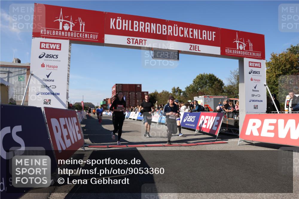 03.10.2025 - Köhlbrandbrückenlauf Lena Gebhardt http://msf.ph/oto/9053360 03.10.2025 13:23:05 Ziel 4350, 4904, 4905, 4964, 4987, 5046, 5189, 5573, 5712, 5716, 5812, 6027, 6070, 6071 meine-sportfotos.de