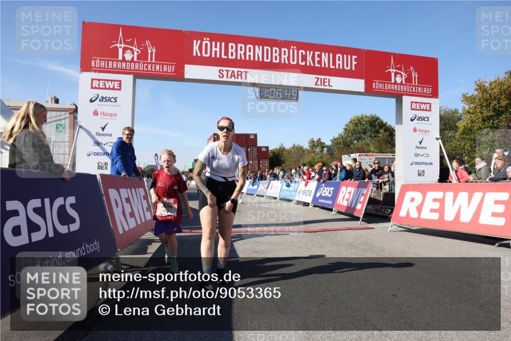 03.10.2025 - Köhlbrandbrückenlauf Lena Gebhardt http://msf.ph/oto/9053365 03.10.2025 13:06:50 Ziel 5798, 5963, 5971, 6056, 6061, 6089, 6721, 6745 meine-sportfotos.de