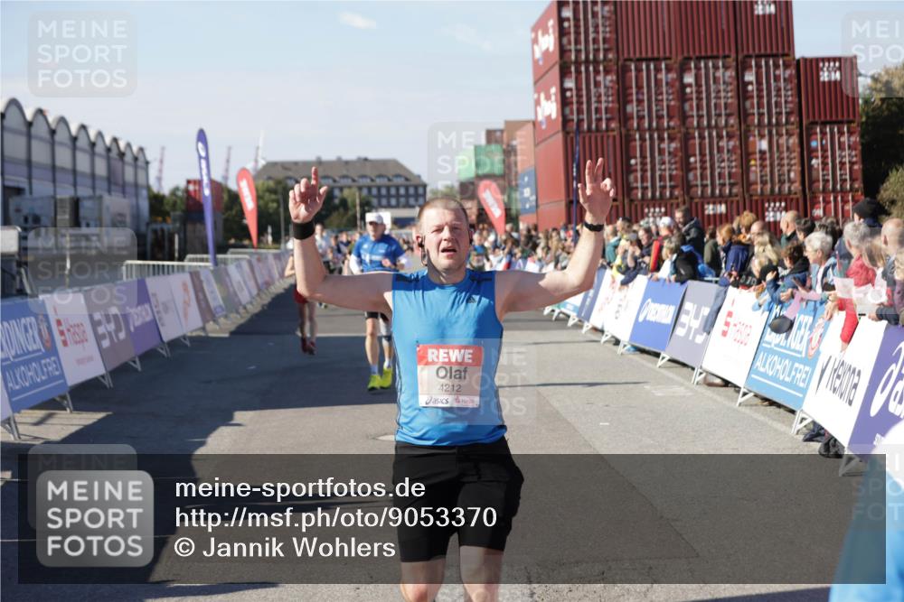 03.10.2025 - Köhlbrandbrückenlauf Jannik Wohlers http://msf.ph/oto/9053370 03.10.2025 13:09:28 Ziel 4129, 4134, 4212, 4298, 4681, 5061, 5352, 5813, 6062, 6349, 6481, 6661, 6667, 6743 meine-sportfotos.de