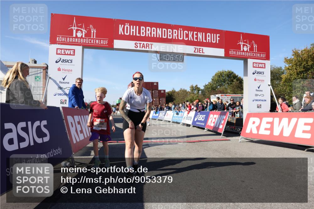 03.10.2025 - Köhlbrandbrückenlauf Lena Gebhardt http://msf.ph/oto/9053379 03.10.2025 13:06:50 Ziel 5798, 5963, 5971, 6056, 6061, 6089, 6721, 6745 meine-sportfotos.de