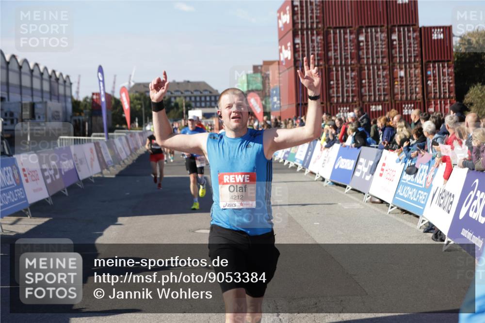 03.10.2025 - Köhlbrandbrückenlauf Jannik Wohlers http://msf.ph/oto/9053384 03.10.2025 13:09:28 Ziel 4129, 4134, 4212, 4298, 4681, 5061, 5352, 5813, 6062, 6349, 6481, 6661, 6667, 6743 meine-sportfotos.de