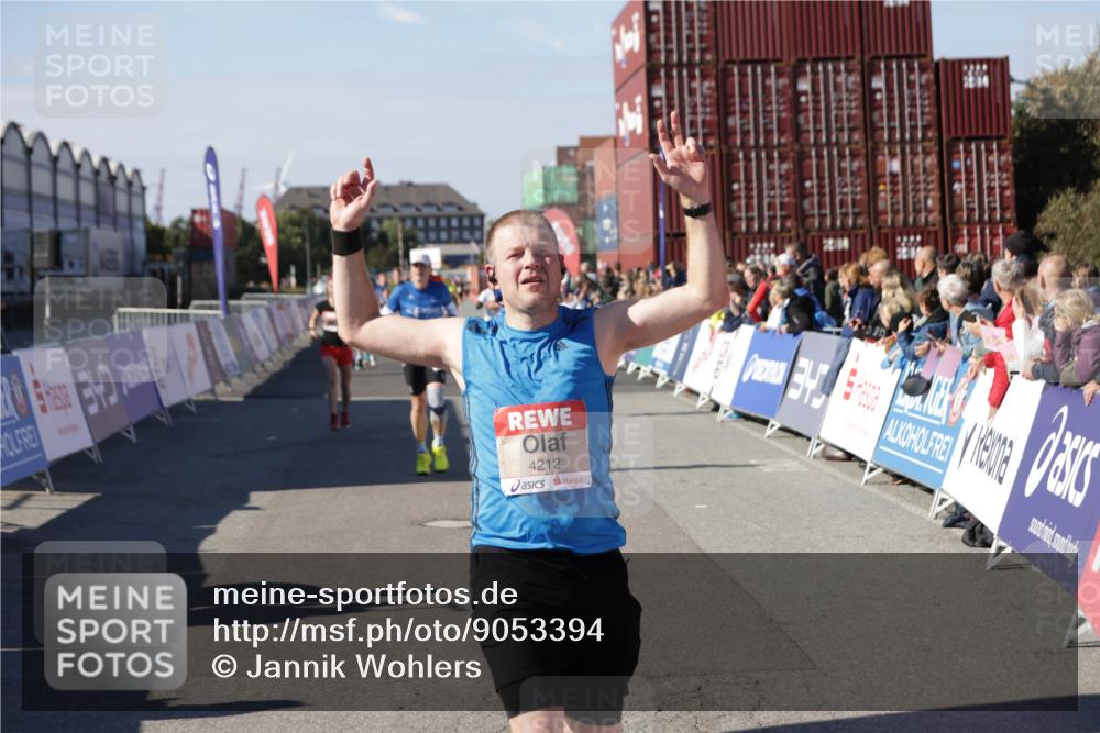 03.10.2025 - Köhlbrandbrückenlauf Jannik Wohlers http://msf.ph/oto/9053394 03.10.2025 13:09:28 Ziel 4129, 4134, 4212, 4298, 4681, 5061, 5352, 5813, 6062, 6349, 6481, 6661, 6667, 6743 meine-sportfotos.de