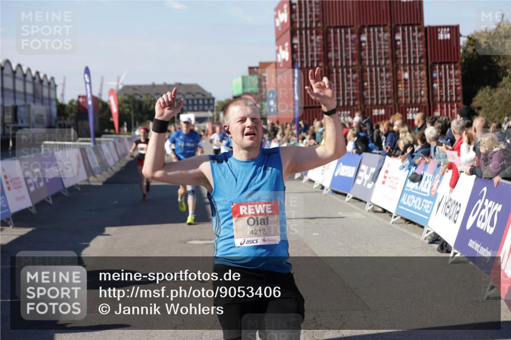 03.10.2025 - Köhlbrandbrückenlauf Jannik Wohlers http://msf.ph/oto/9053406 03.10.2025 13:09:28 Ziel 4129, 4134, 4212, 4298, 4681, 5061, 5352, 5813, 6062, 6349, 6481, 6661, 6667, 6743 meine-sportfotos.de