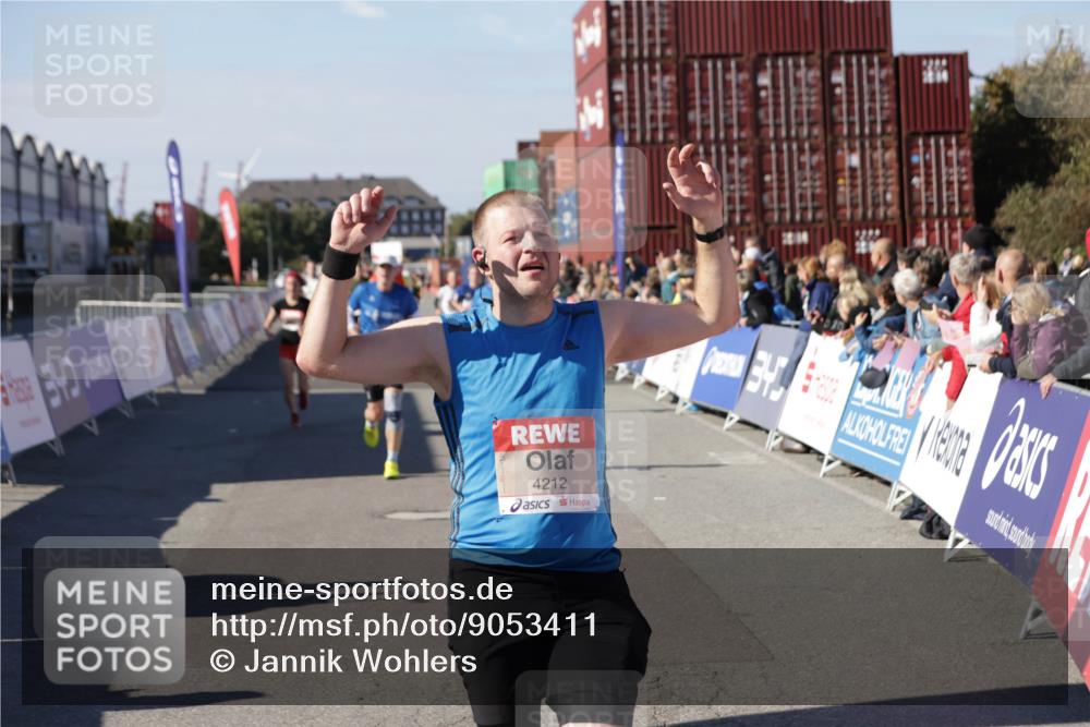 03.10.2025 - Köhlbrandbrückenlauf Jannik Wohlers http://msf.ph/oto/9053411 03.10.2025 13:09:28 Ziel 4129, 4134, 4212, 4298, 4681, 5061, 5352, 5813, 6062, 6349, 6481, 6661, 6667, 6743 meine-sportfotos.de