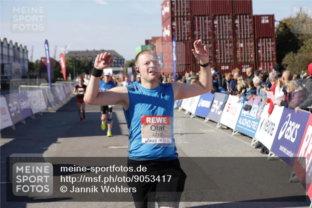 03.10.2025 - Köhlbrandbrückenlauf Jannik Wohlers http://msf.ph/oto/9053417 03.10.2025 13:09:28 Ziel 4129, 4134, 4212, 4298, 4681, 5061, 5352, 5813, 6062, 6349, 6481, 6661, 6667, 6743 meine-sportfotos.de