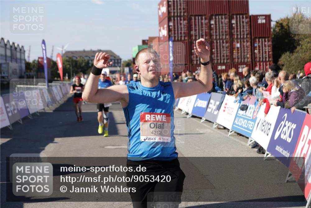 03.10.2025 - Köhlbrandbrückenlauf Jannik Wohlers http://msf.ph/oto/9053420 03.10.2025 13:09:28 Ziel 4129, 4134, 4212, 4298, 4681, 5061, 5352, 5813, 6062, 6349, 6481, 6661, 6667, 6743 meine-sportfotos.de