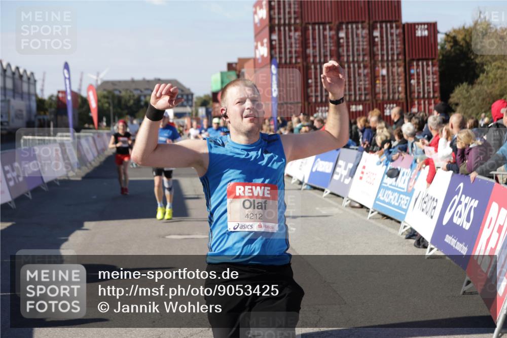 03.10.2025 - Köhlbrandbrückenlauf Jannik Wohlers http://msf.ph/oto/9053425 03.10.2025 13:09:28 Ziel 4129, 4134, 4212, 4298, 4681, 5061, 5352, 5813, 6062, 6349, 6481, 6661, 6667, 6743 meine-sportfotos.de