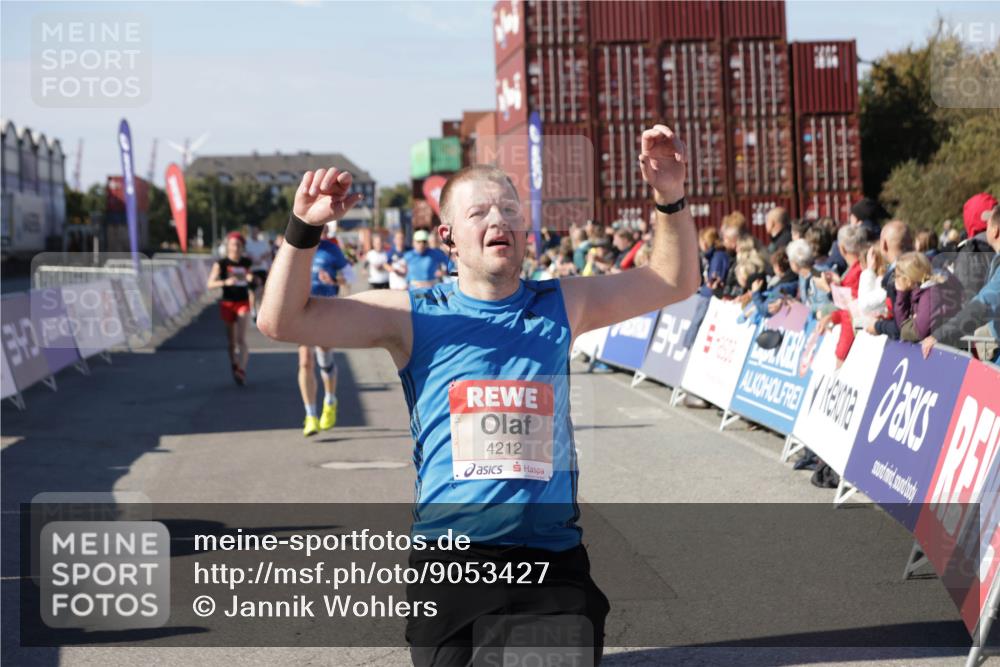 03.10.2025 - Köhlbrandbrückenlauf Jannik Wohlers http://msf.ph/oto/9053427 03.10.2025 13:09:28 Ziel 4129, 4134, 4212, 4298, 4681, 5061, 5352, 5813, 6062, 6349, 6481, 6661, 6667, 6743 meine-sportfotos.de