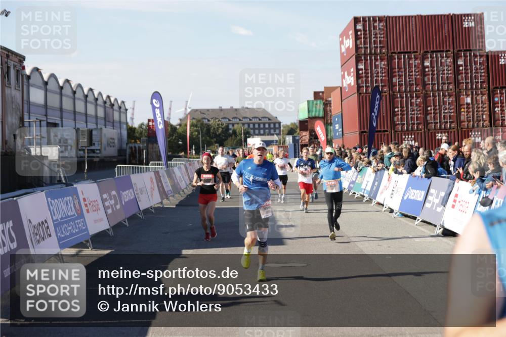 03.10.2025 - Köhlbrandbrückenlauf Jannik Wohlers http://msf.ph/oto/9053433 03.10.2025 13:09:29 Ziel 4129, 4134, 4212, 4298, 4358, 4365, 4681, 5061, 5352, 5803, 5813, 6062, 6349, 6438, 6481, 6661, 6667, 6743 meine-sportfotos.de
