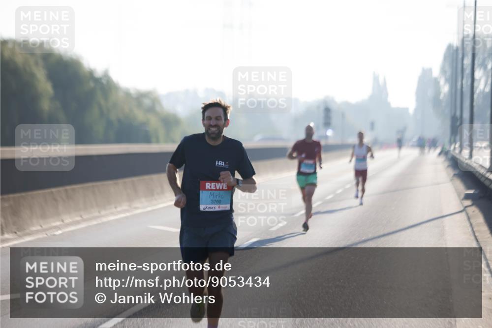 03.10.2025 - Köhlbrandbrückenlauf Jannik Wohlers http://msf.ph/oto/9053434 03.10.2025 09:10:50 Position 3 3760 meine-sportfotos.de