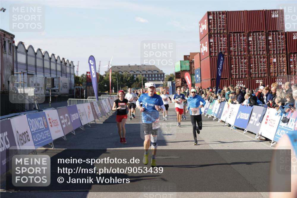 03.10.2025 - Köhlbrandbrückenlauf Jannik Wohlers http://msf.ph/oto/9053439 03.10.2025 13:09:30 Ziel 4129, 4134, 4212, 4298, 4358, 4365, 4681, 5061, 5352, 5803, 5813, 5907, 6379, 6438, 6481, 6661, 6667, 6743 meine-sportfotos.de