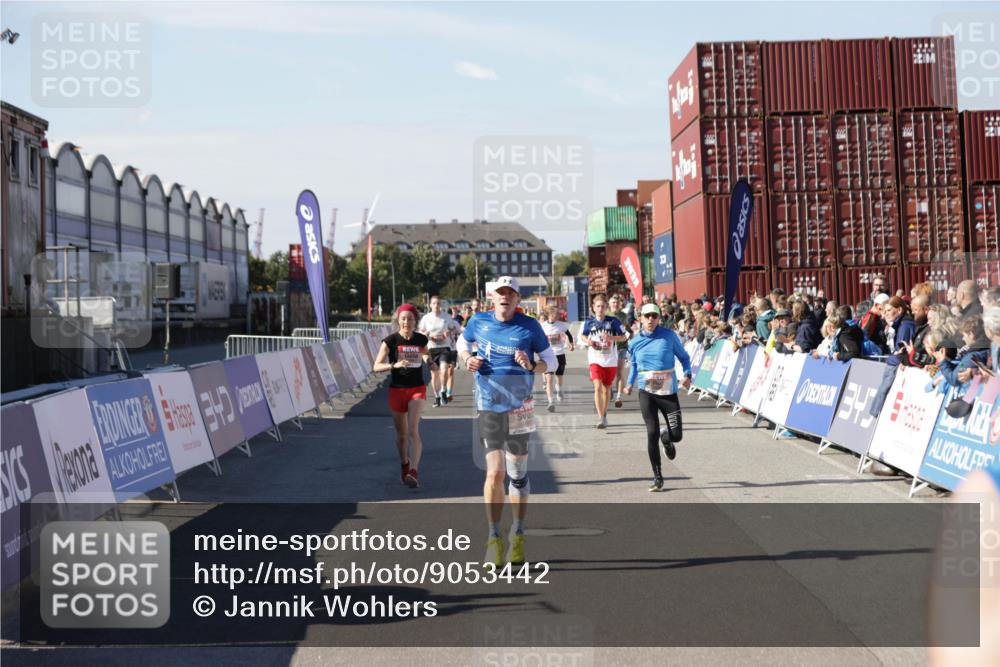03.10.2025 - Köhlbrandbrückenlauf Jannik Wohlers http://msf.ph/oto/9053442 03.10.2025 13:09:30 Ziel 4129, 4134, 4212, 4298, 4358, 4365, 4681, 5061, 5352, 5803, 5813, 5907, 6379, 6438, 6481, 6661, 6667, 6743 meine-sportfotos.de