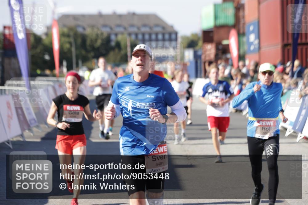 03.10.2025 - Köhlbrandbrückenlauf Jannik Wohlers http://msf.ph/oto/9053448 03.10.2025 13:09:30 Ziel 4129, 4134, 4212, 4298, 4358, 4365, 4681, 5061, 5352, 5803, 5813, 5907, 6379, 6438, 6481, 6661, 6667, 6743 meine-sportfotos.de