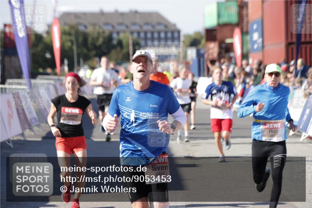 03.10.2025 - Köhlbrandbrückenlauf Jannik Wohlers http://msf.ph/oto/9053453 03.10.2025 13:09:30 Ziel 4129, 4134, 4212, 4298, 4358, 4365, 4681, 5061, 5352, 5803, 5813, 5907, 6379, 6438, 6481, 6661, 6667, 6743 meine-sportfotos.de