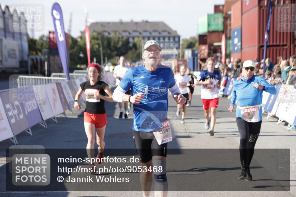 03.10.2025 - Köhlbrandbrückenlauf Jannik Wohlers http://msf.ph/oto/9053468 03.10.2025 13:09:31 Ziel 4129, 4134, 4212, 4298, 4358, 4365, 4614, 5061, 5352, 5803, 5813, 5907, 6379, 6438, 6481, 6661, 6667, 6743 meine-sportfotos.de