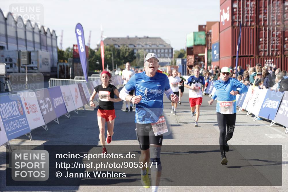 03.10.2025 - Köhlbrandbrückenlauf Jannik Wohlers http://msf.ph/oto/9053471 03.10.2025 13:09:31 Ziel 4129, 4134, 4212, 4298, 4358, 4365, 4614, 5061, 5352, 5803, 5813, 5907, 6379, 6438, 6481, 6661, 6667, 6743 meine-sportfotos.de