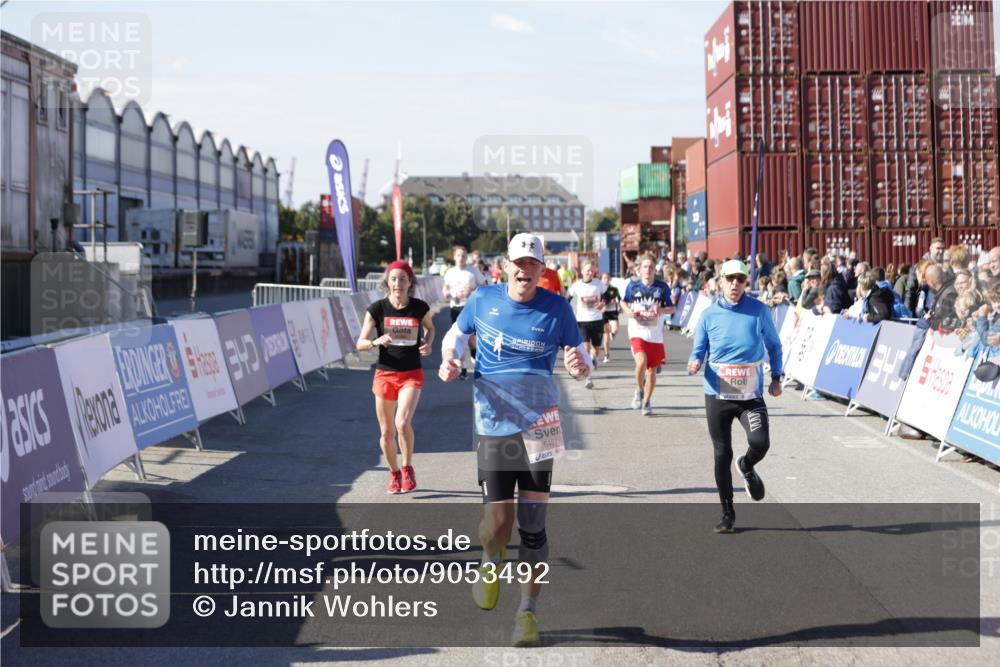 03.10.2025 - Köhlbrandbrückenlauf Jannik Wohlers http://msf.ph/oto/9053492 03.10.2025 13:09:31 Ziel 4129, 4134, 4212, 4298, 4358, 4365, 4614, 5061, 5352, 5803, 5813, 5907, 6379, 6438, 6481, 6661, 6667, 6743 meine-sportfotos.de