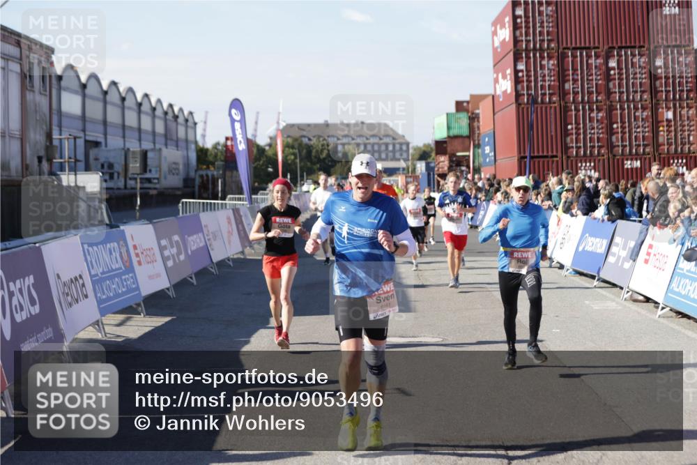 03.10.2025 - Köhlbrandbrückenlauf Jannik Wohlers http://msf.ph/oto/9053496 03.10.2025 13:09:31 Ziel 4129, 4134, 4212, 4298, 4358, 4365, 4614, 5061, 5352, 5803, 5813, 5907, 6379, 6438, 6481, 6661, 6667, 6743 meine-sportfotos.de