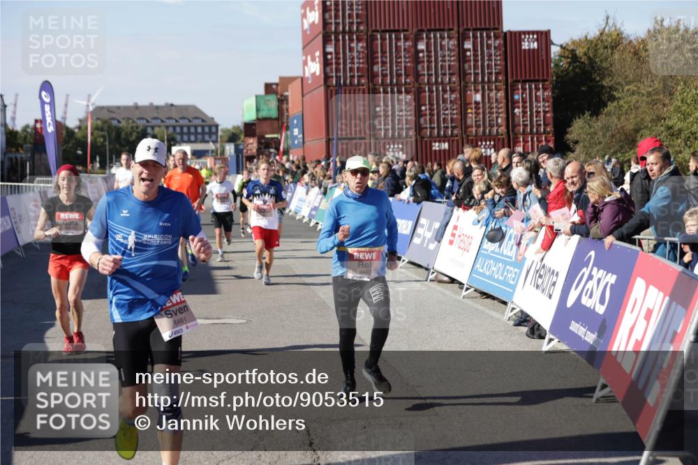 03.10.2025 - Köhlbrandbrückenlauf Jannik Wohlers http://msf.ph/oto/9053515 03.10.2025 13:09:32 Ziel 4129, 4134, 4212, 4262, 4298, 4358, 4365, 4614, 5061, 5352, 5803, 5813, 5907, 6379, 6438, 6481, 6661, 6667 meine-sportfotos.de