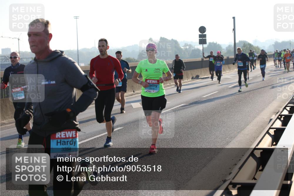 03.10.2025 - Köhlbrandbrückenlauf Lena Gebhardt http://msf.ph/oto/9053518 03.10.2025 09:16:06 Position 1 2820, 3354, 2819 meine-sportfotos.de
