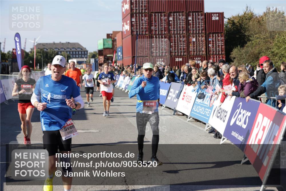 03.10.2025 - Köhlbrandbrückenlauf Jannik Wohlers http://msf.ph/oto/9053520 03.10.2025 13:09:32 Ziel 4129, 4134, 4212, 4262, 4298, 4358, 4365, 4614, 5061, 5352, 5803, 5813, 5907, 6379, 6438, 6481, 6661, 6667 meine-sportfotos.de