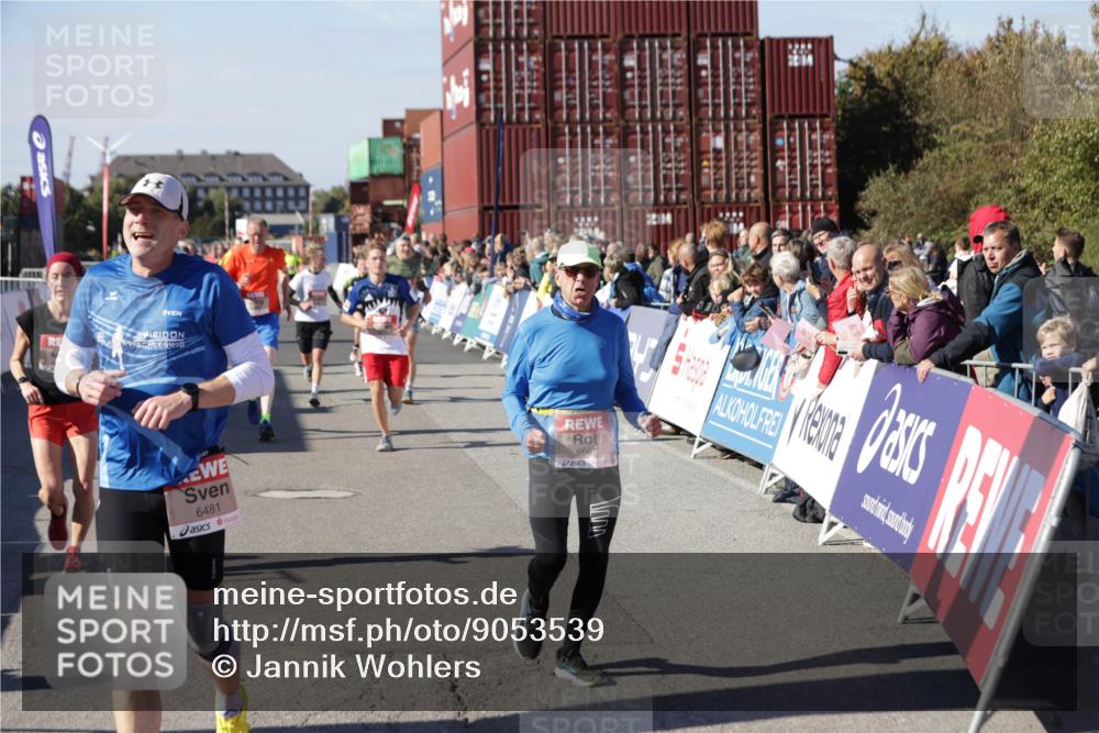 03.10.2025 - Köhlbrandbrückenlauf Jannik Wohlers http://msf.ph/oto/9053539 03.10.2025 13:09:32 Ziel 4129, 4134, 4212, 4262, 4298, 4358, 4365, 4614, 5061, 5352, 5803, 5813, 5907, 6379, 6438, 6481, 6661, 6667 meine-sportfotos.de