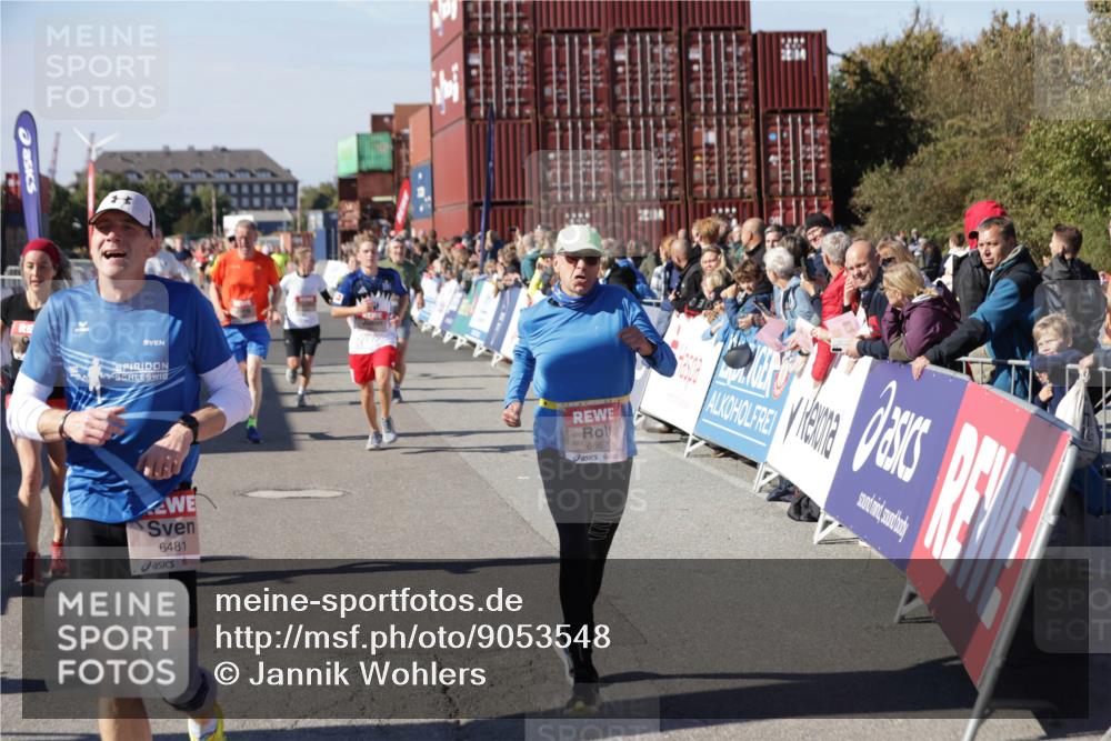 03.10.2025 - Köhlbrandbrückenlauf Jannik Wohlers http://msf.ph/oto/9053548 03.10.2025 13:09:32 Ziel 4129, 4134, 4212, 4262, 4298, 4358, 4365, 4614, 5061, 5352, 5803, 5813, 5907, 6379, 6438, 6481, 6661, 6667 meine-sportfotos.de
