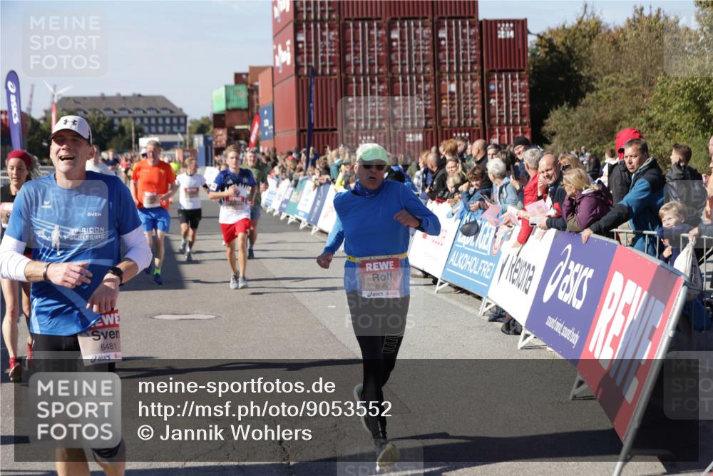 03.10.2025 - Köhlbrandbrückenlauf Jannik Wohlers http://msf.ph/oto/9053552 03.10.2025 13:09:32 Ziel 4129, 4134, 4212, 4262, 4298, 4358, 4365, 4614, 5061, 5352, 5803, 5813, 5907, 6379, 6438, 6481, 6661, 6667 meine-sportfotos.de