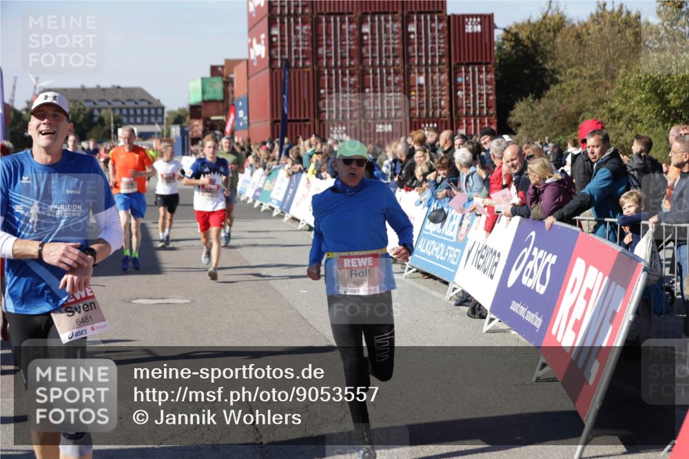 03.10.2025 - Köhlbrandbrückenlauf Jannik Wohlers http://msf.ph/oto/9053557 03.10.2025 13:09:32 Ziel 4129, 4134, 4212, 4262, 4298, 4358, 4365, 4614, 5061, 5352, 5803, 5813, 5907, 6379, 6438, 6481, 6661, 6667 meine-sportfotos.de