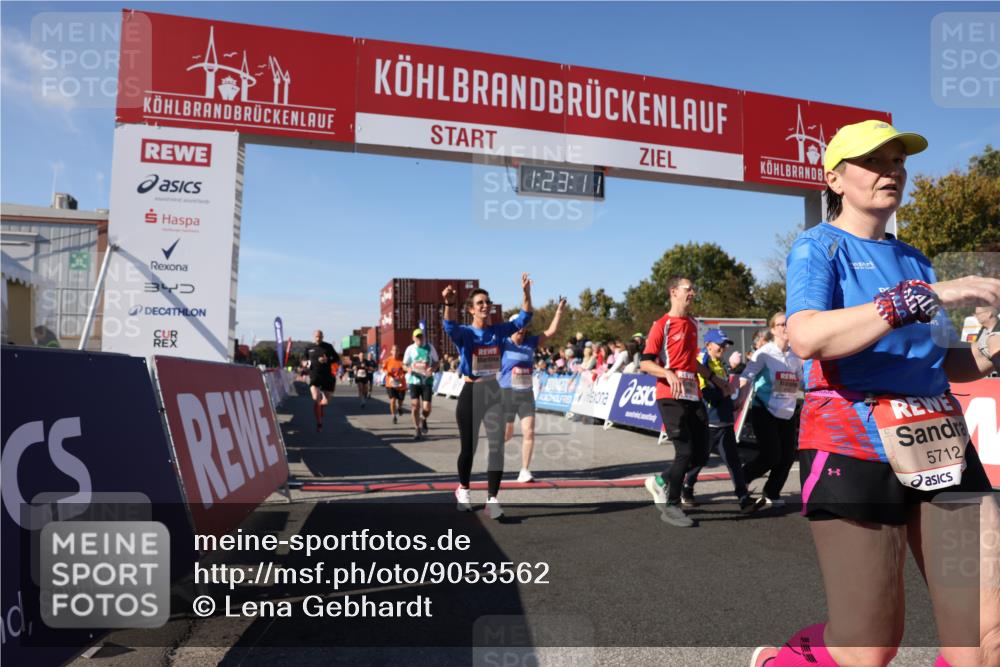 03.10.2025 - Köhlbrandbrückenlauf Lena Gebhardt http://msf.ph/oto/9053562 03.10.2025 13:23:11 Ziel 4339, 4350, 4553, 4904, 4905, 4964, 4987, 5076, 5573, 5712, 5716, 6070, 6071, 6652 meine-sportfotos.de