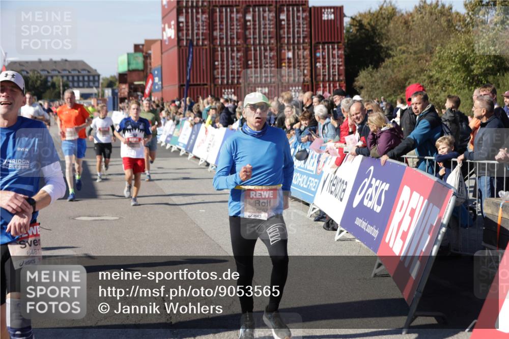03.10.2025 - Köhlbrandbrückenlauf Jannik Wohlers http://msf.ph/oto/9053565 03.10.2025 13:09:32 Ziel 4129, 4134, 4212, 4262, 4298, 4358, 4365, 4614, 5061, 5352, 5803, 5813, 5907, 6379, 6438, 6481, 6661, 6667 meine-sportfotos.de