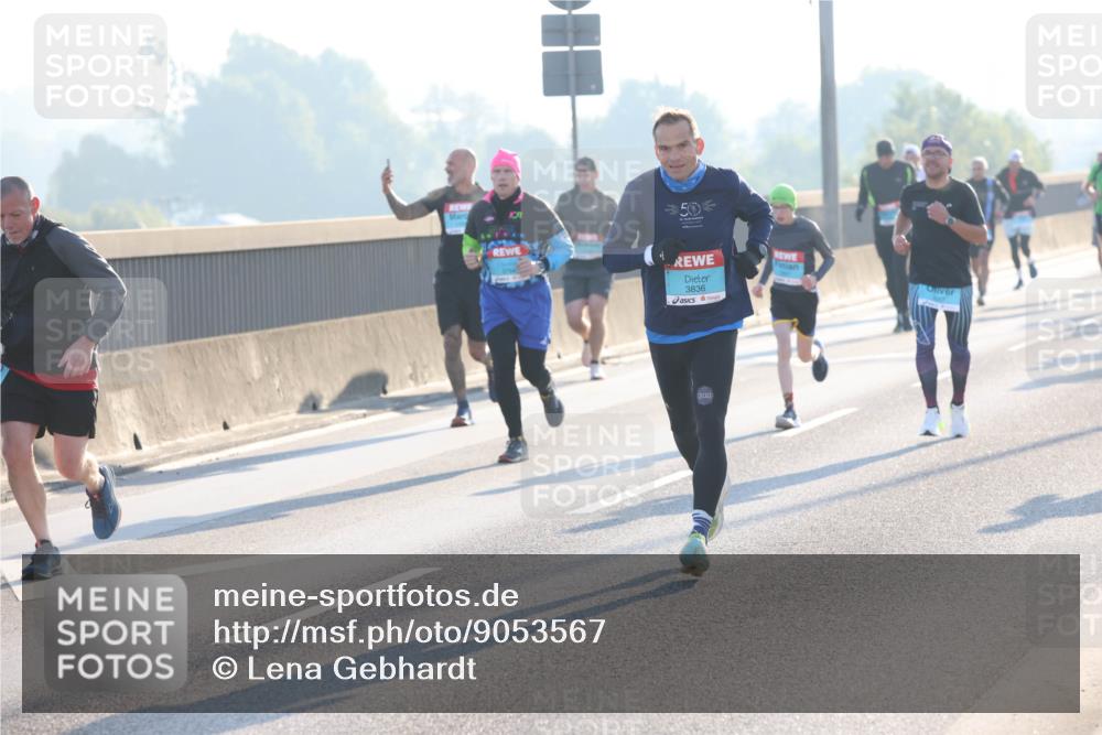 03.10.2025 - Köhlbrandbrückenlauf Lena Gebhardt http://msf.ph/oto/9053567 03.10.2025 09:16:08 Position 1 3836 meine-sportfotos.de