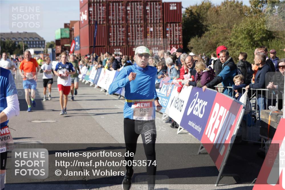 03.10.2025 - Köhlbrandbrückenlauf Jannik Wohlers http://msf.ph/oto/9053574 03.10.2025 13:09:32 Ziel 4129, 4134, 4212, 4262, 4298, 4358, 4365, 4614, 5061, 5352, 5803, 5813, 5907, 6379, 6438, 6481, 6661, 6667 meine-sportfotos.de